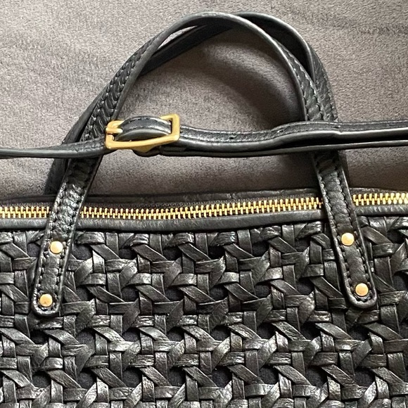 Kempton & Co Basket Weave Leather Crossbody - Picture 8 of 9